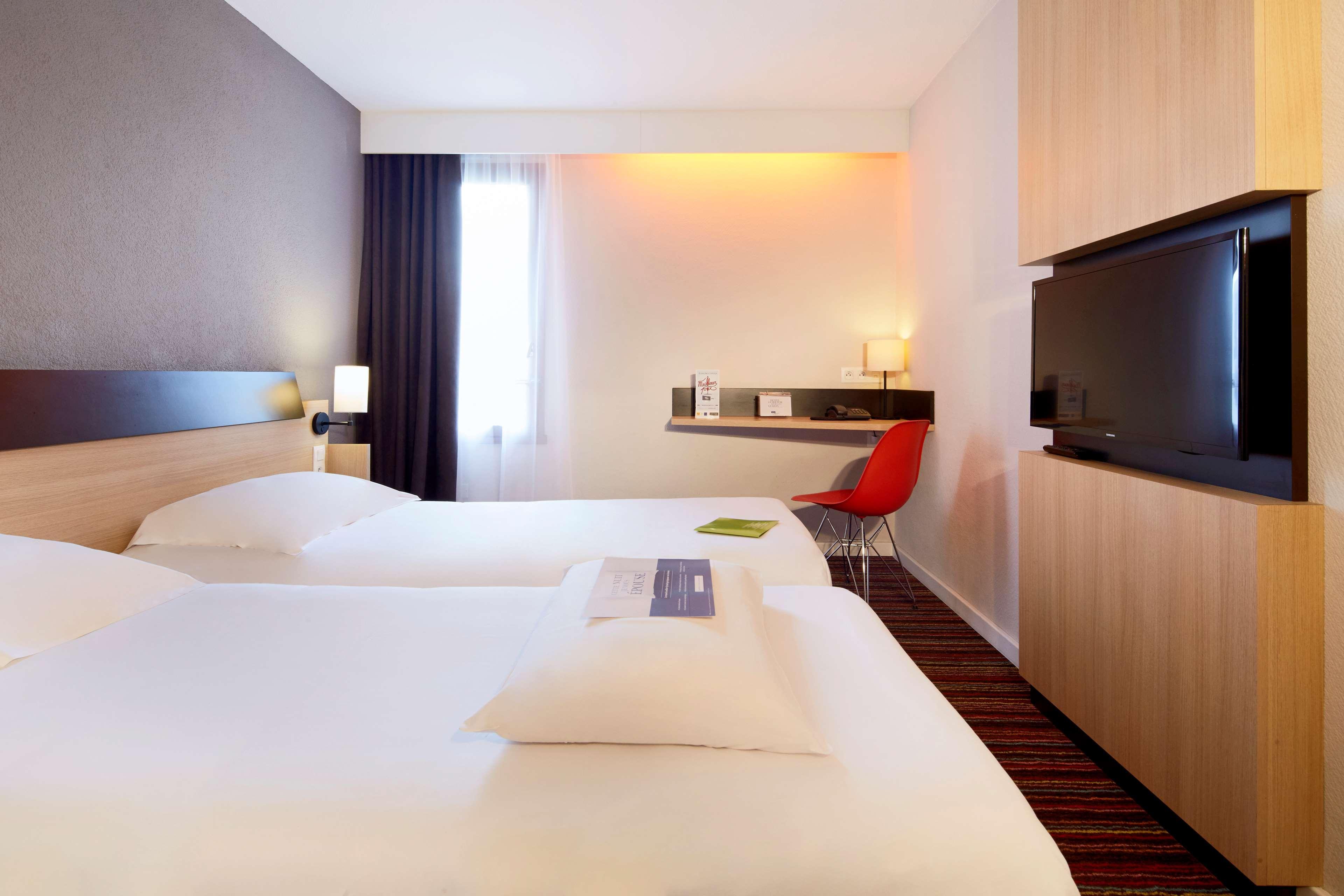 Kyriad Tours Sud - Chambray Les Tours Exterior photo