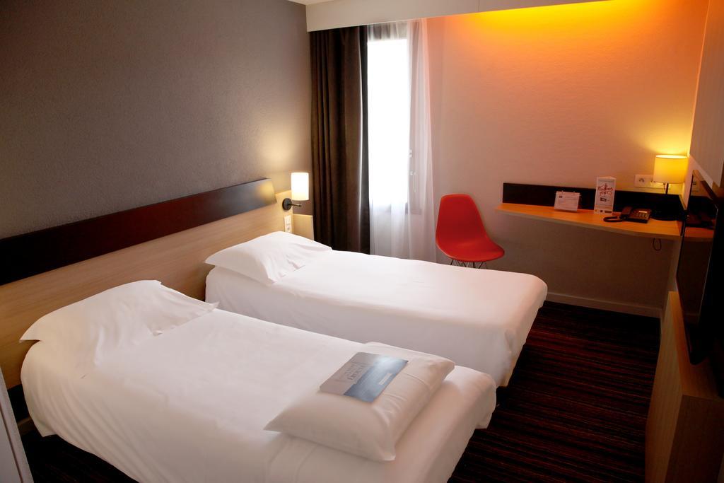 Kyriad Tours Sud - Chambray Les Tours Exterior photo